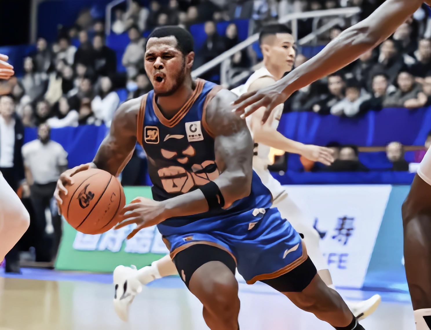 爱游戏体育 -冲刺阶段托特纳姆备战CBA季后赛，战术微调细节曝光，管理层满意，更衣室氛围转暖的简单介绍